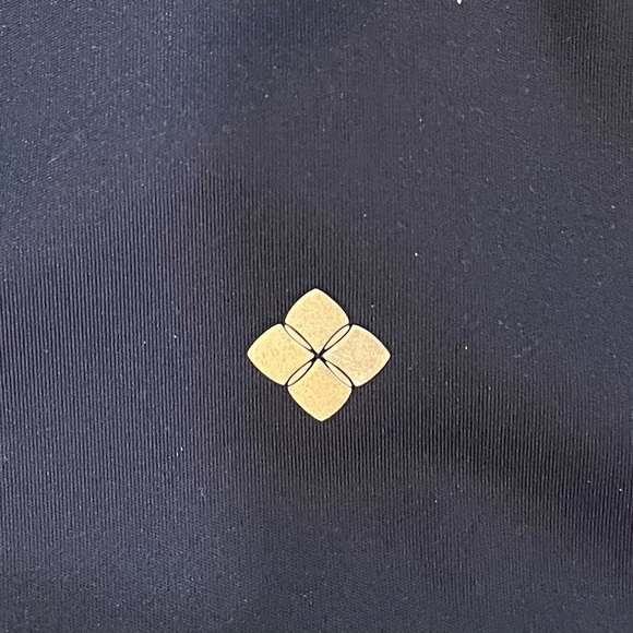 Women’s Activewear Shorts Blue 9” Inseam  - Size Large - Picture 3 of 7